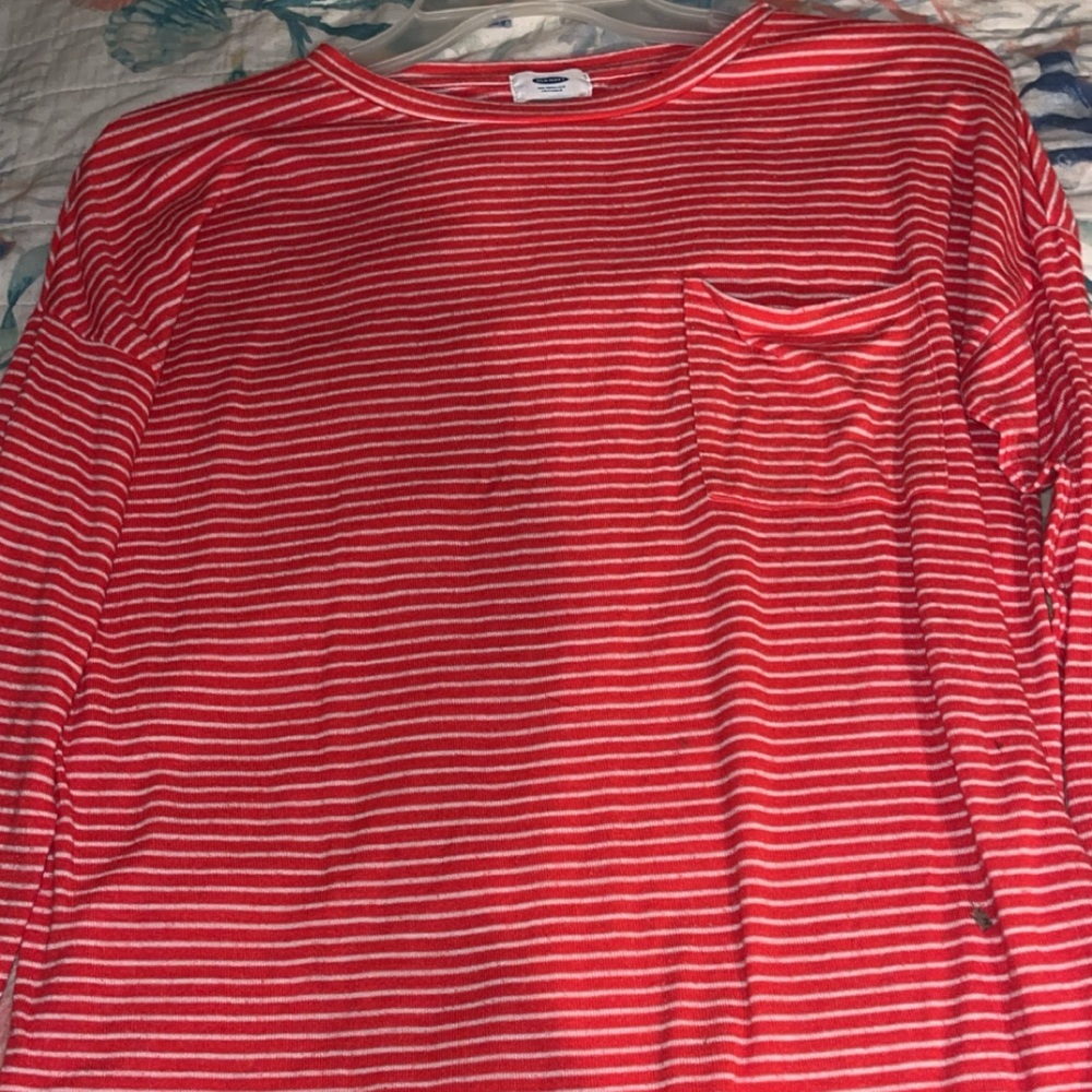 Red/white long sleeve a small but fits more like a large
⚠️ NO REFUNDS ⚠️